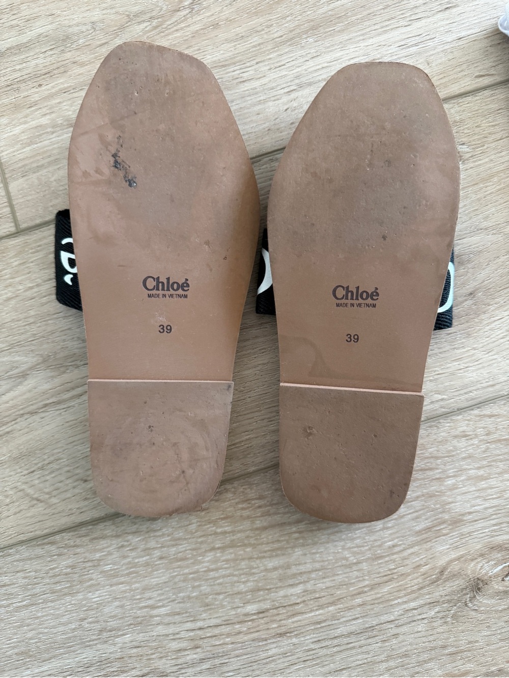 Chloé Brown Leather Flat Sandals